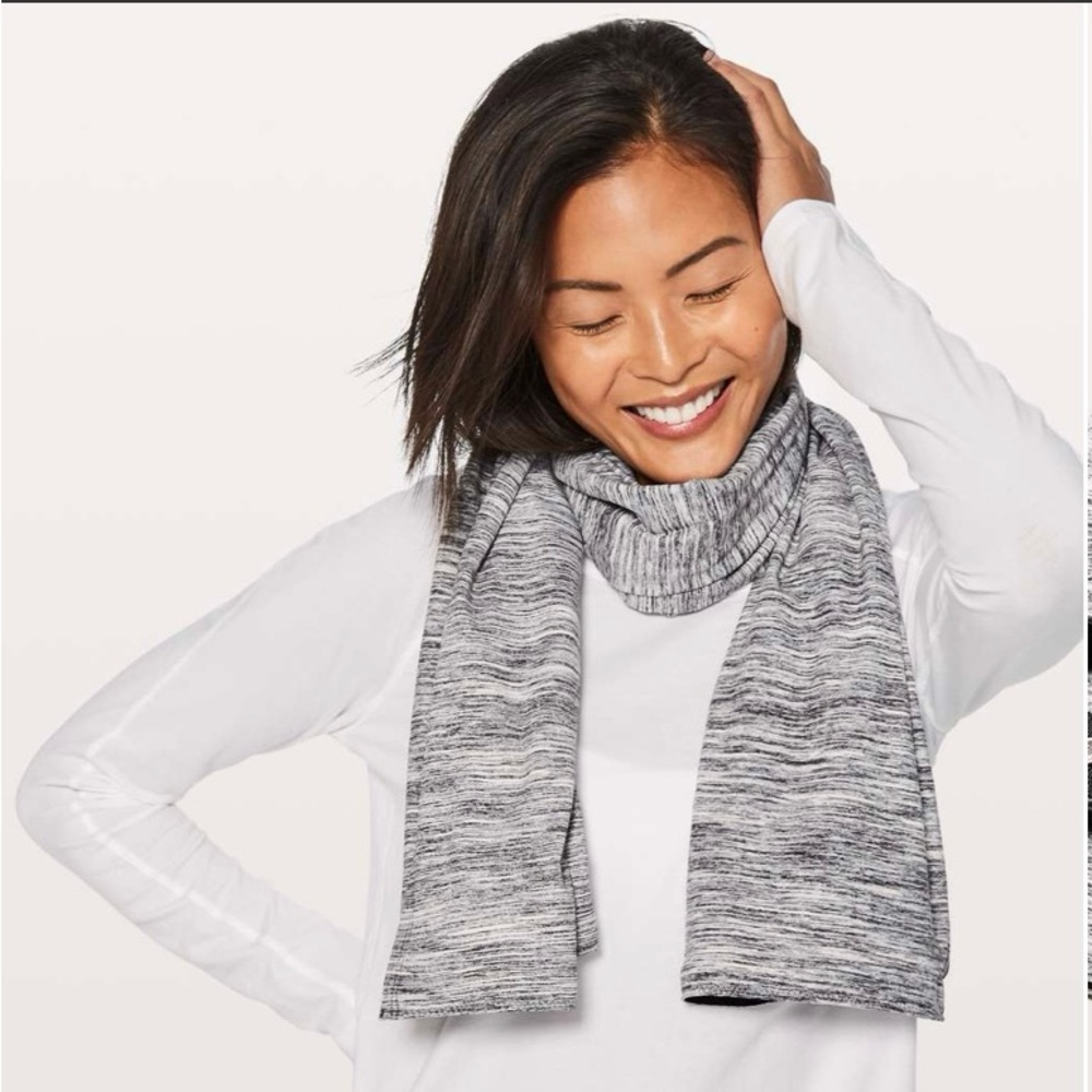 Lululemon Athletica infinity scarf